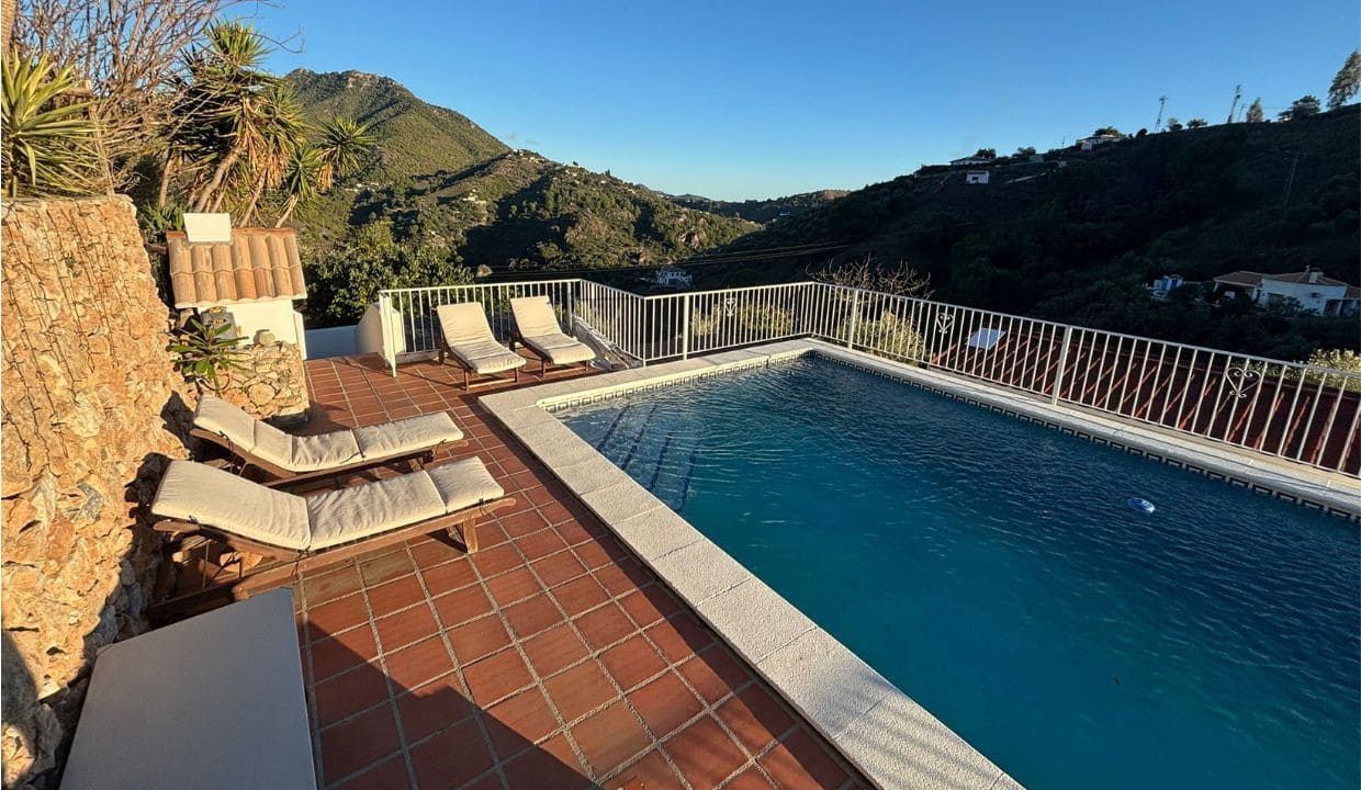 3 slaapkamer Villa te koop in Competa met zwembad garage - € 485.000 (Ref: 9894840)