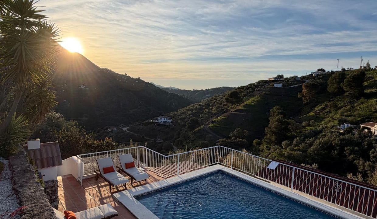 3 slaapkamer Villa te koop in Competa met zwembad garage - € 485.000 (Ref: 9894840)
