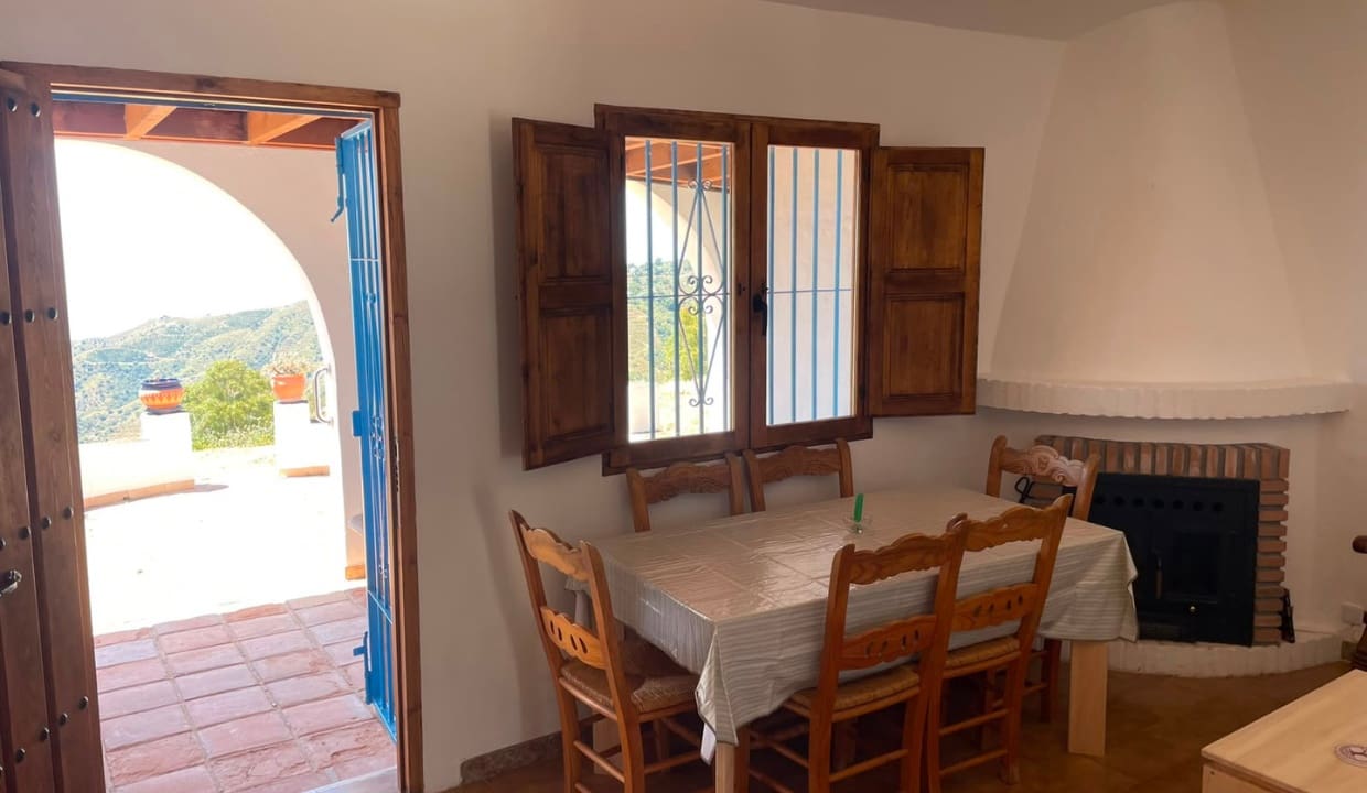 2 bedroom Villa for rent in Competa with garage - € 900 (Ref: 9921130)