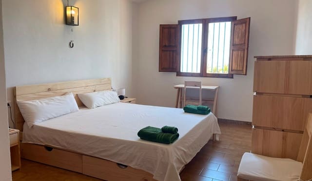 2 bedroom Villa for rent in Cómpeta with garage - € 900 (Ref: 9921130)