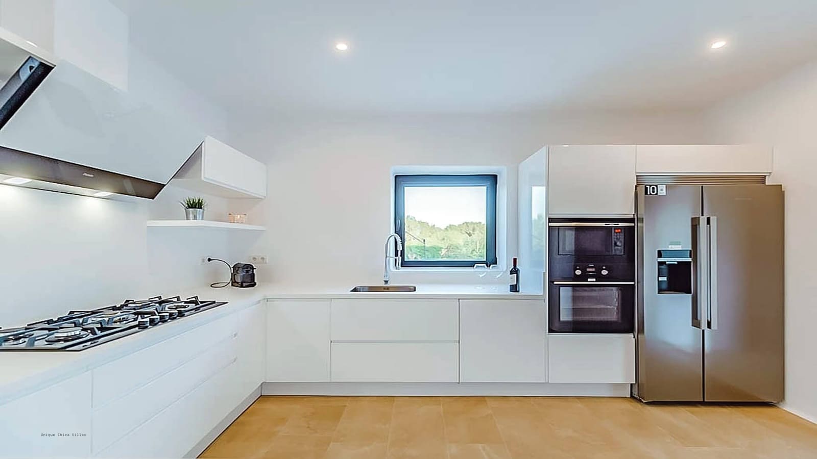 4 sypialnia Willa na sprzedaż w La Romana z basenem garażem - 595 000 € (Ref: 9823586)