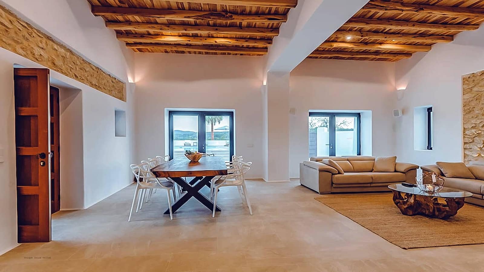 4 sypialnia Willa na sprzedaż w La Romana z basenem garażem - 595 000 € (Ref: 9823586)