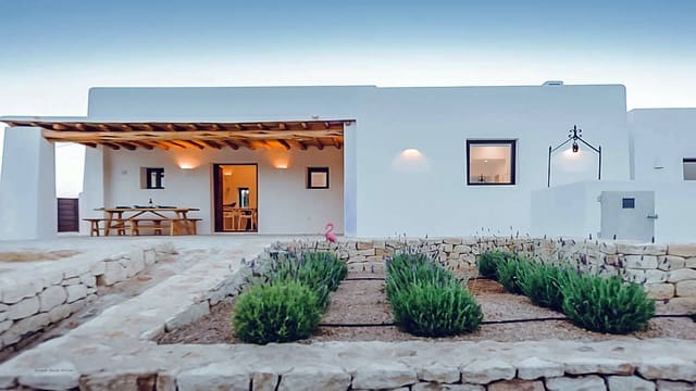 4 soverom Villa til salgs i La Romana med svømmebasseng garasje - € 595 000 (Ref: 9823586)