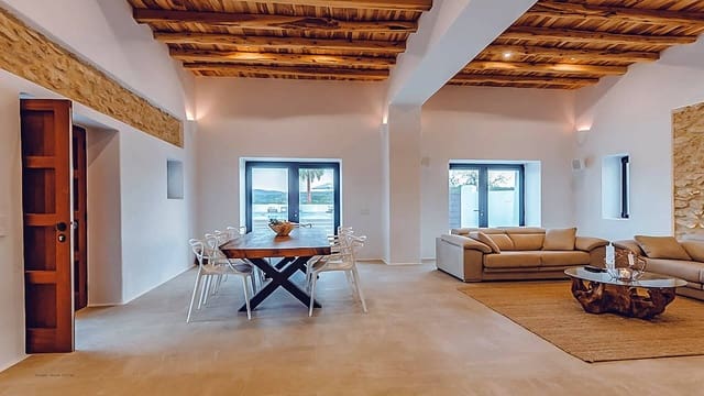 4 soverom Villa til salgs i La Romana med svømmebasseng garasje - € 595 000 (Ref: 9823586)