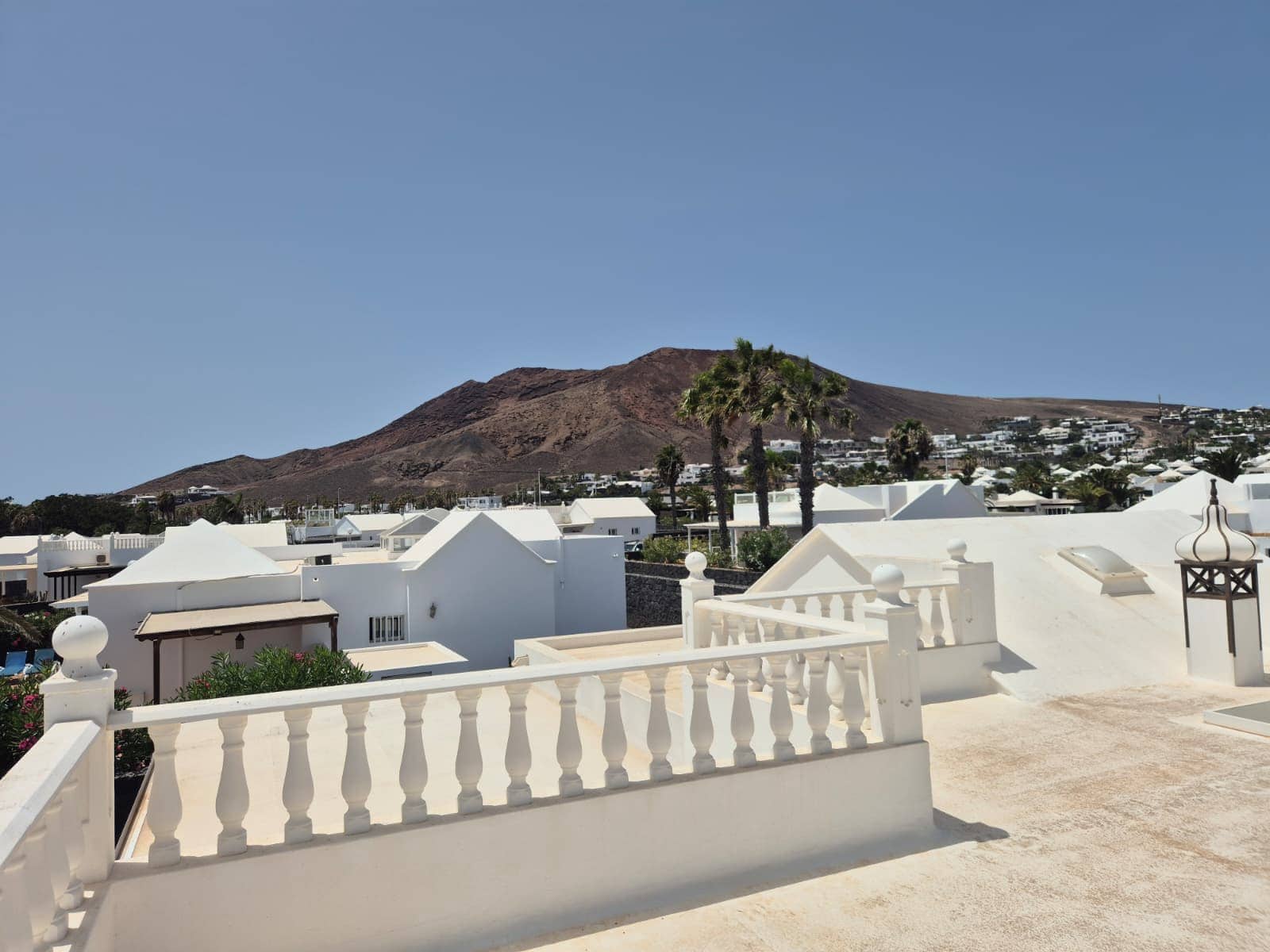 4 bedroom Villa for sale in Playa Blanca with pool garage - € 885,000 (Ref: 10012177)