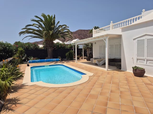4 Zimmer Villa zu verkaufen in Playa Blanca, Yaiza mit Pool Garage - 885.000 € (Ref: 10012177)