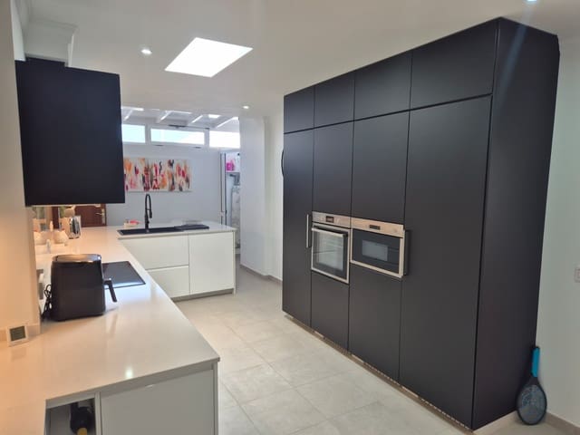 4 Zimmer Villa zu verkaufen in Playa Blanca, Yaiza mit Pool Garage - 885.000 € (Ref: 10012177)