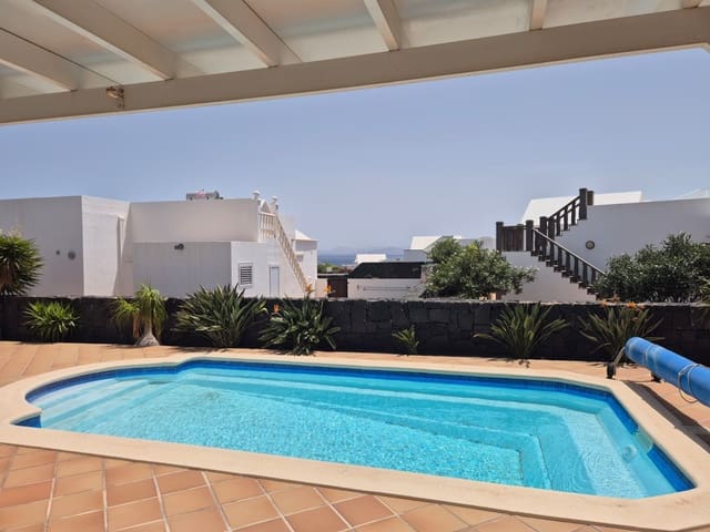4 Zimmer Villa zu verkaufen in Playa Blanca, Yaiza mit Pool Garage - 885.000 € (Ref: 10012177)