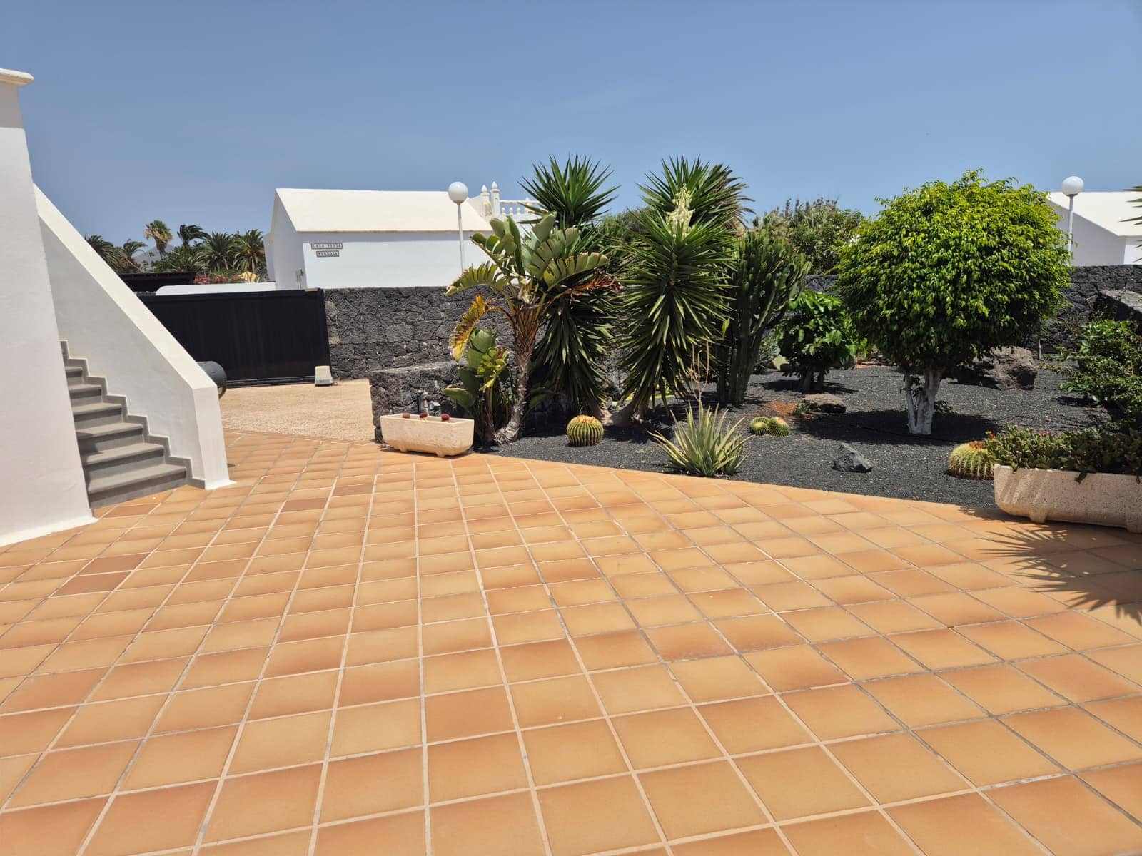 4 bedroom Villa for sale in Playa Blanca with pool garage - € 885,000 (Ref: 10012177)