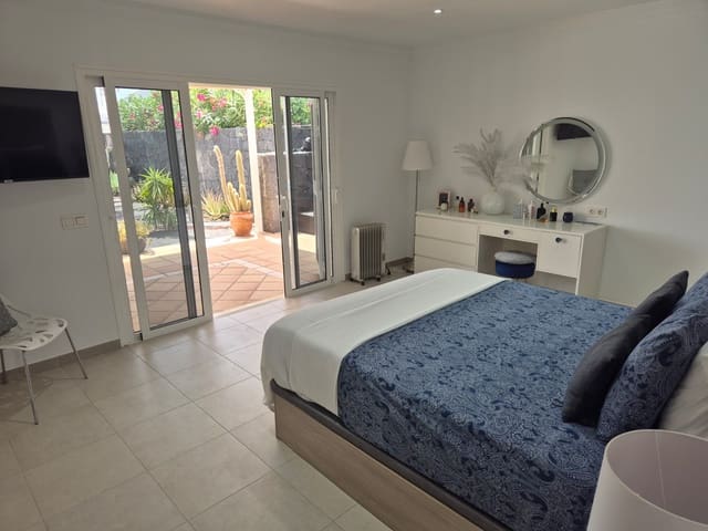 4 Zimmer Villa zu verkaufen in Playa Blanca, Yaiza mit Pool Garage - 885.000 € (Ref: 10012177)