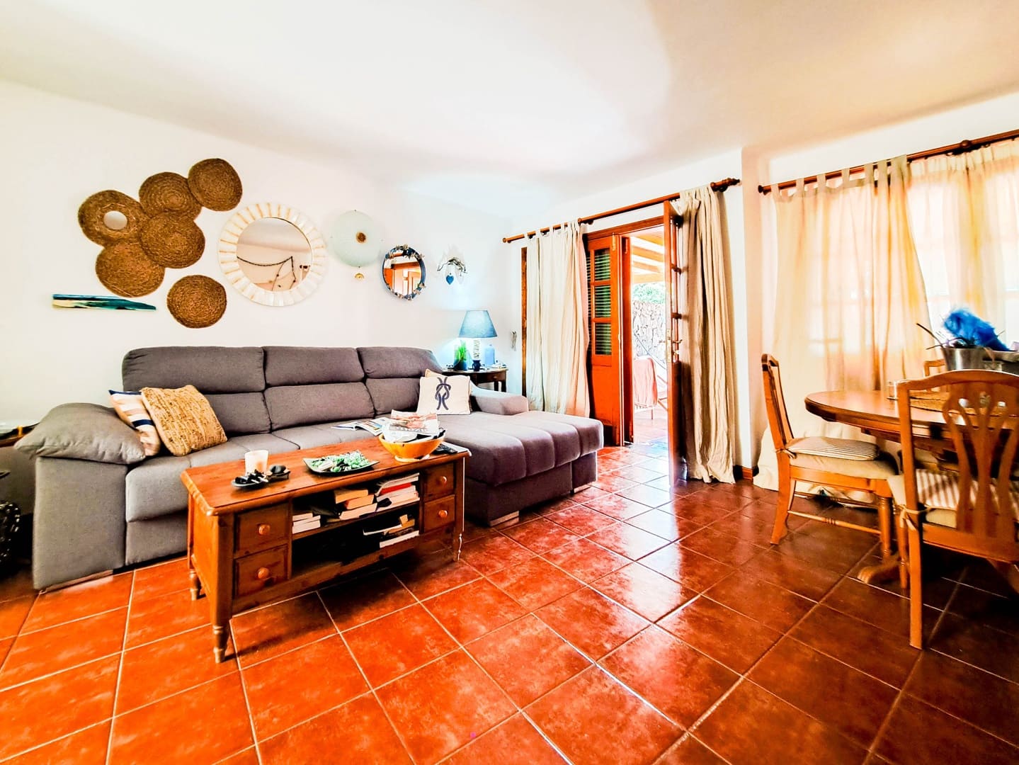 4 bedroom Villa for sale in Playa Blanca with pool garage - € 390,000 (Ref: 7785954)