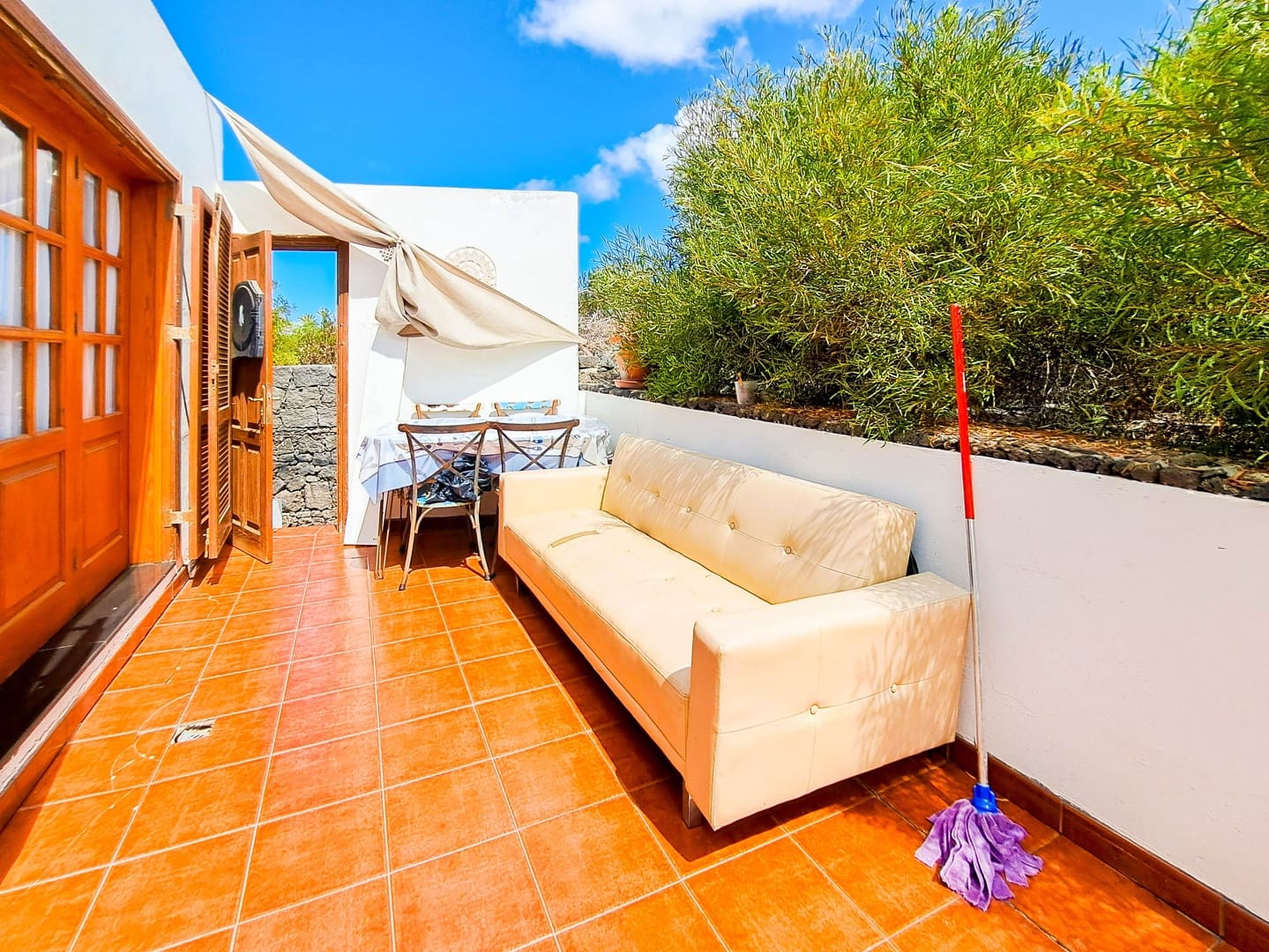 4 bedroom Villa for sale in Playa Blanca with pool garage - € 390,000 (Ref: 7785954)