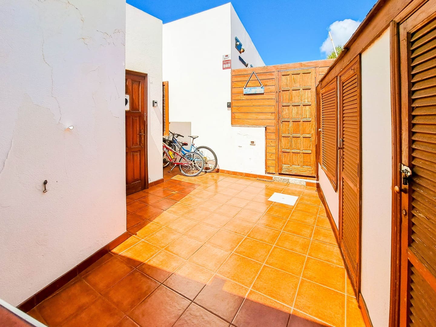 4 bedroom Villa for sale in Playa Blanca with pool garage - € 390,000 (Ref: 7785954)
