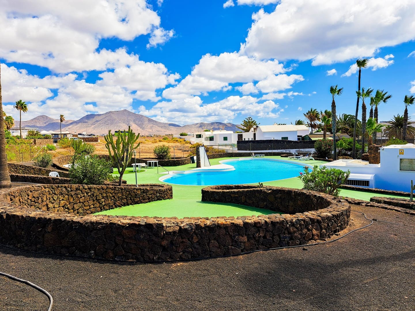 4 bedroom Villa for sale in Playa Blanca with pool garage - € 390,000 (Ref: 7785954)