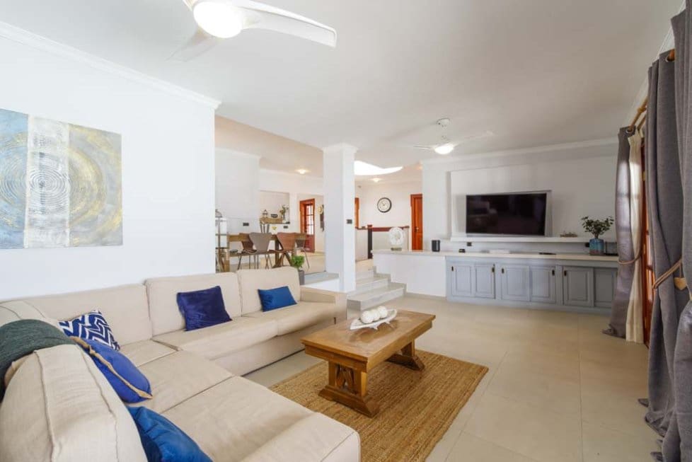 5 soverom Villa til salgs i Playa Blanca med svømmebasseng garasje - € 1 750 000 (Ref: 8546042)