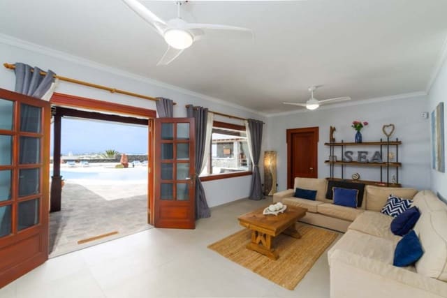 5 soverom Villa til salgs i Playa Blanca, Yaiza med svømmebasseng garasje - € 1 750 000 (Ref: 8546042)