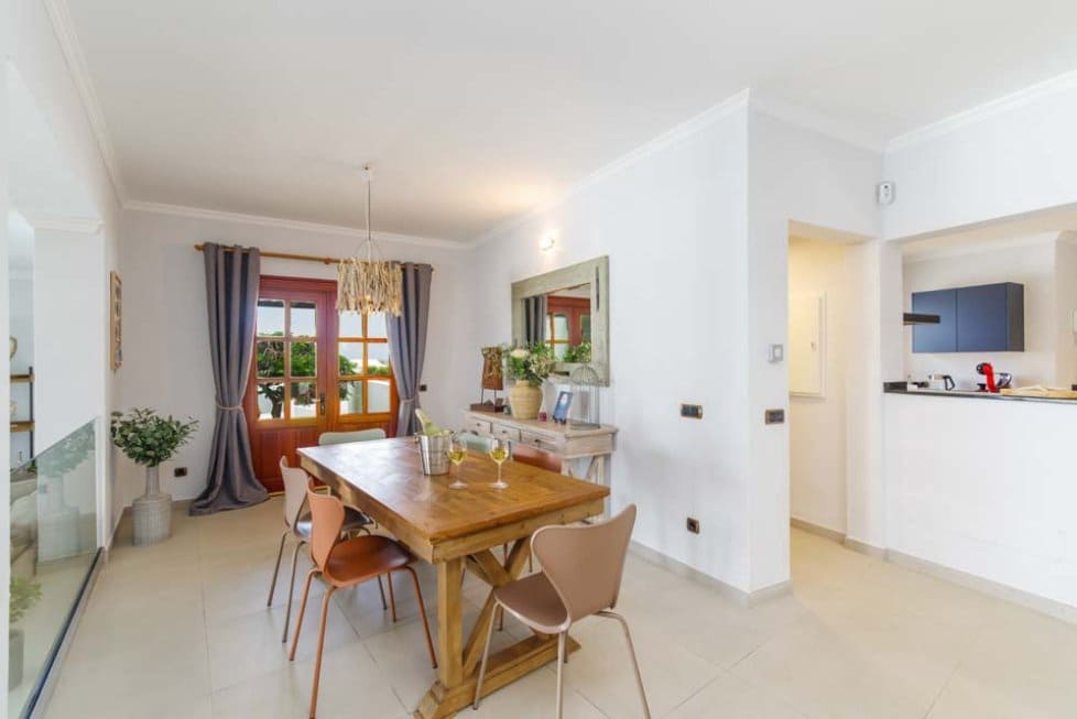 5 soverom Villa til salgs i Playa Blanca med svømmebasseng garasje - € 1 750 000 (Ref: 8546042)