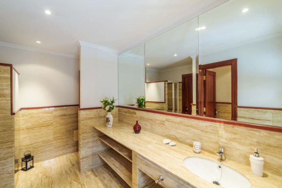 5 soverom Villa til salgs i Playa Blanca med svømmebasseng garasje - € 1 750 000 (Ref: 8546042)