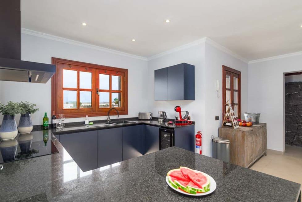 5 soverom Villa til salgs i Playa Blanca med svømmebasseng garasje - € 1 750 000 (Ref: 8546042)