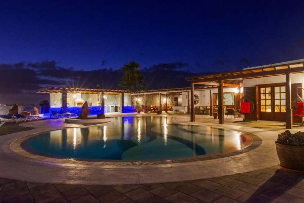 5 soverom Villa til salgs i Playa Blanca med svømmebasseng garasje - € 1 750 000 (Ref: 8546042)