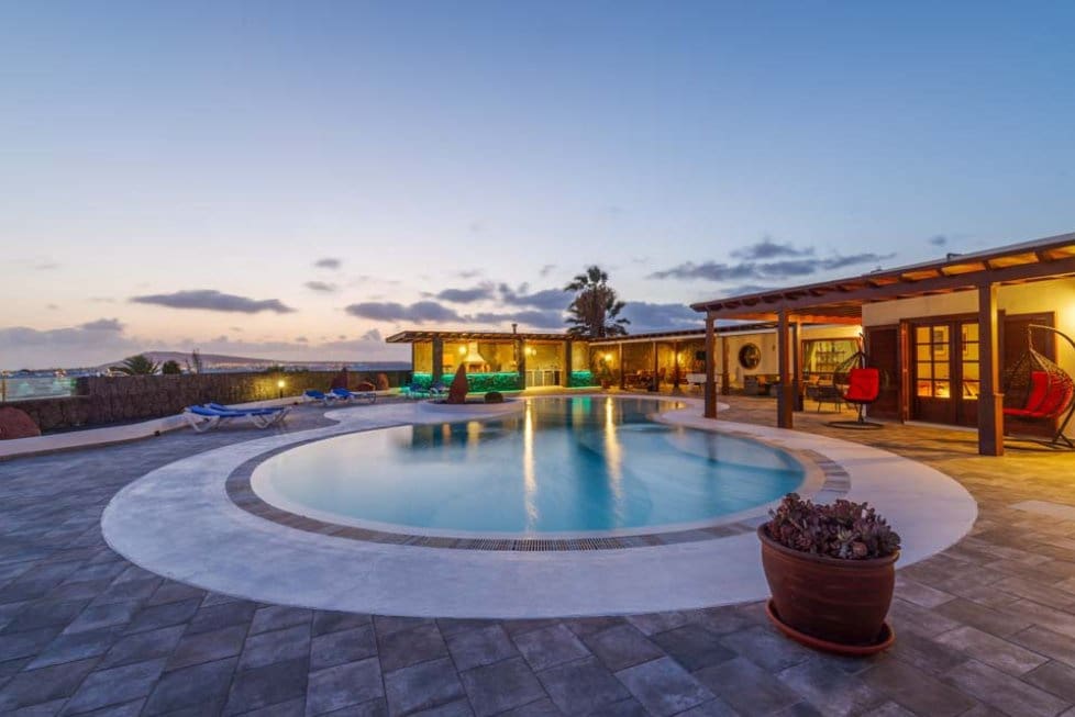 5 soverom Villa til salgs i Playa Blanca med svømmebasseng garasje - € 1 750 000 (Ref: 8546042)