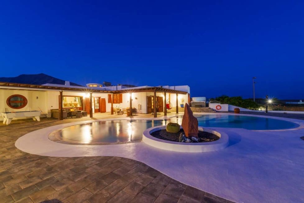 5 soverom Villa til salgs i Playa Blanca med svømmebasseng garasje - € 1 750 000 (Ref: 8546042)