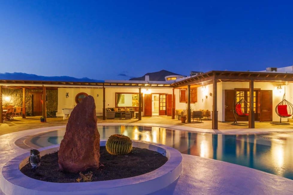 5 soverom Villa til salgs i Playa Blanca med svømmebasseng garasje - € 1 750 000 (Ref: 8546042)