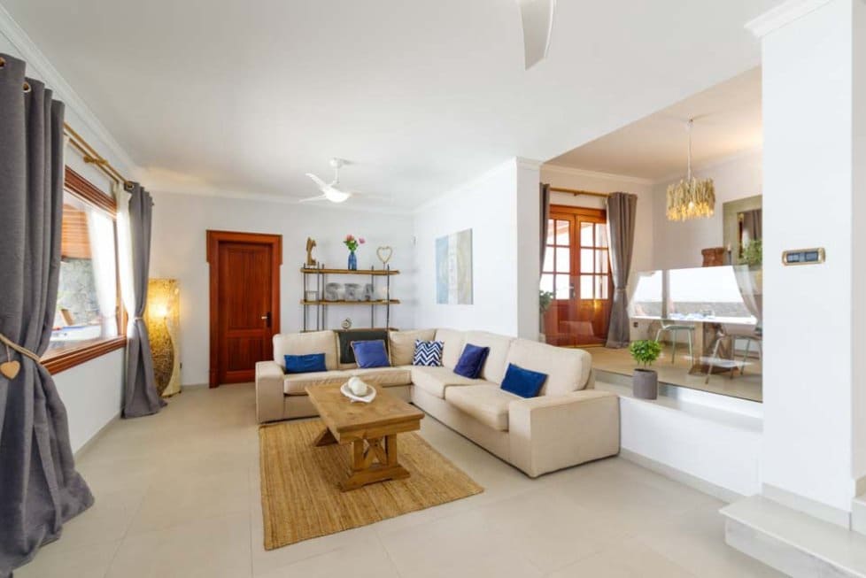 5 soverom Villa til salgs i Playa Blanca med svømmebasseng garasje - € 1 750 000 (Ref: 8546042)