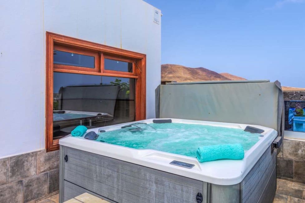 5 soverom Villa til salgs i Playa Blanca med svømmebasseng garasje - € 1 750 000 (Ref: 8546042)