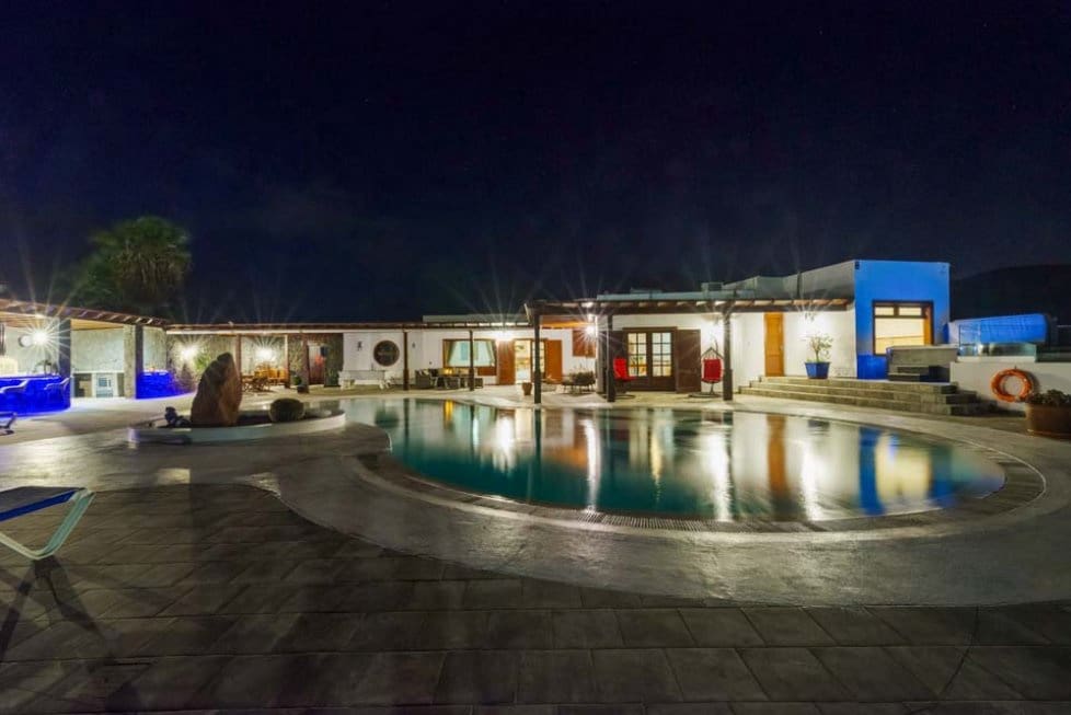 5 soverom Villa til salgs i Playa Blanca med svømmebasseng garasje - € 1 750 000 (Ref: 8546042)