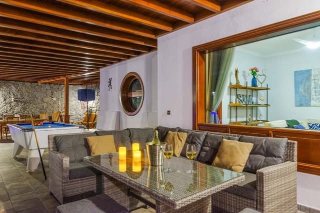 5 soverom Villa til salgs i Playa Blanca, Yaiza med svømmebasseng garasje - € 1 750 000 (Ref: 8546042)
