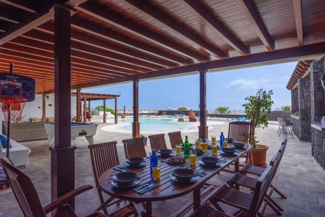 5 soverom Villa til salgs i Playa Blanca, Yaiza med svømmebasseng garasje - € 1 750 000 (Ref: 8546042)