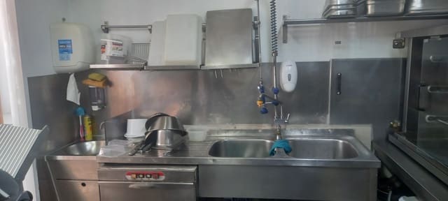 Business for sale in Costa Teguise, Teguise with garage - € 29,000 (Ref: 9007793)