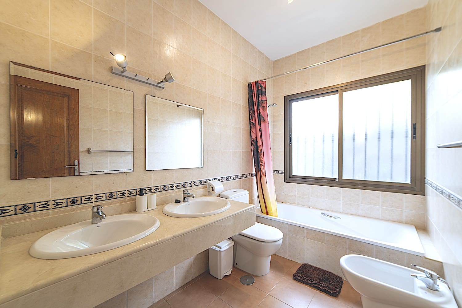 3 slaapkamer Villa te koop in Playa Blanca met zwembad garage - € 525.000 (Ref: 9201763)