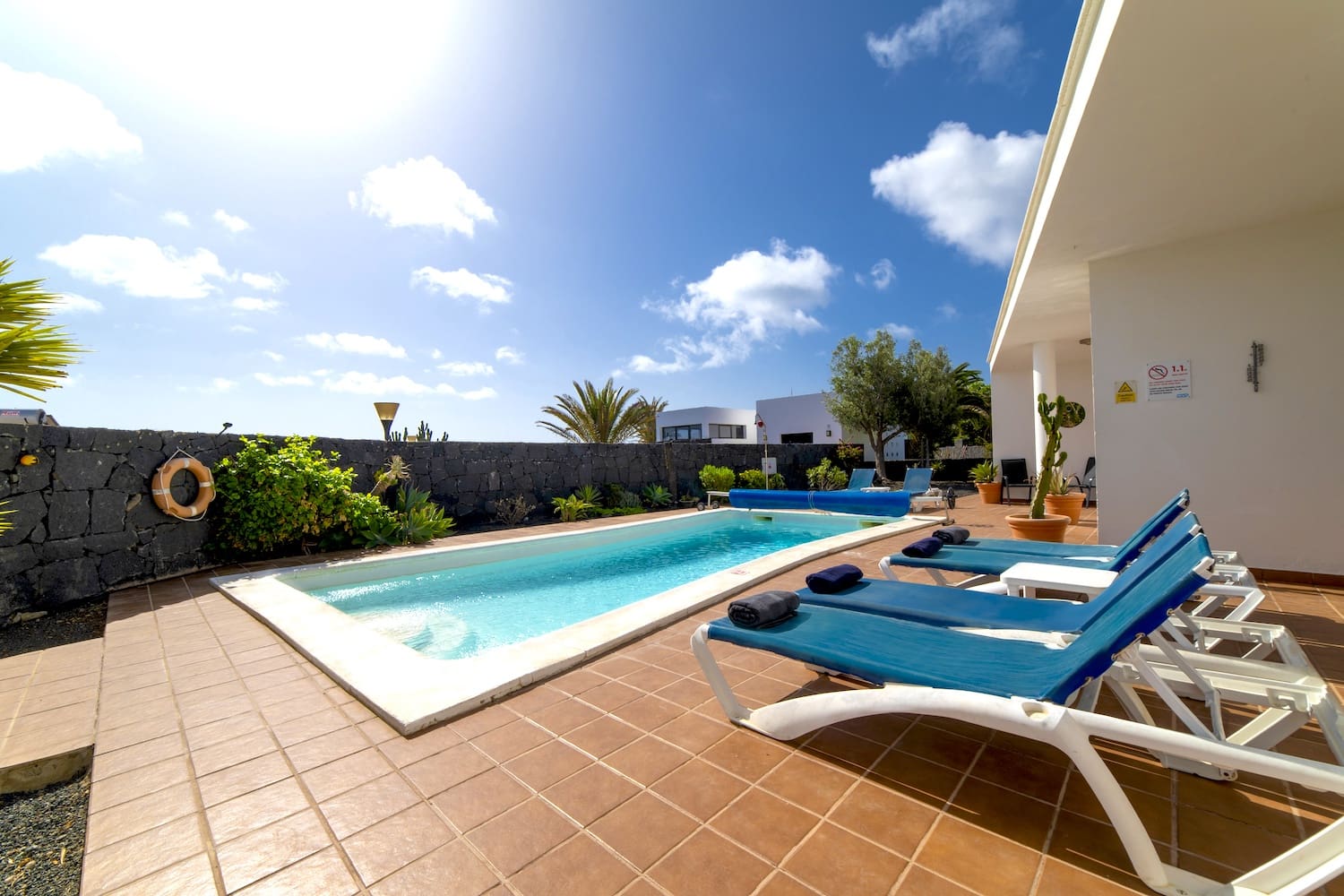 3 slaapkamer Villa te koop in Playa Blanca met zwembad garage - € 525.000 (Ref: 9201763)