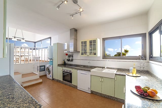 3 chambre Villa/Maison à vendre à Playa Blanca, Yaiza avec piscine garage - 525 000 € (Ref: 9201763)