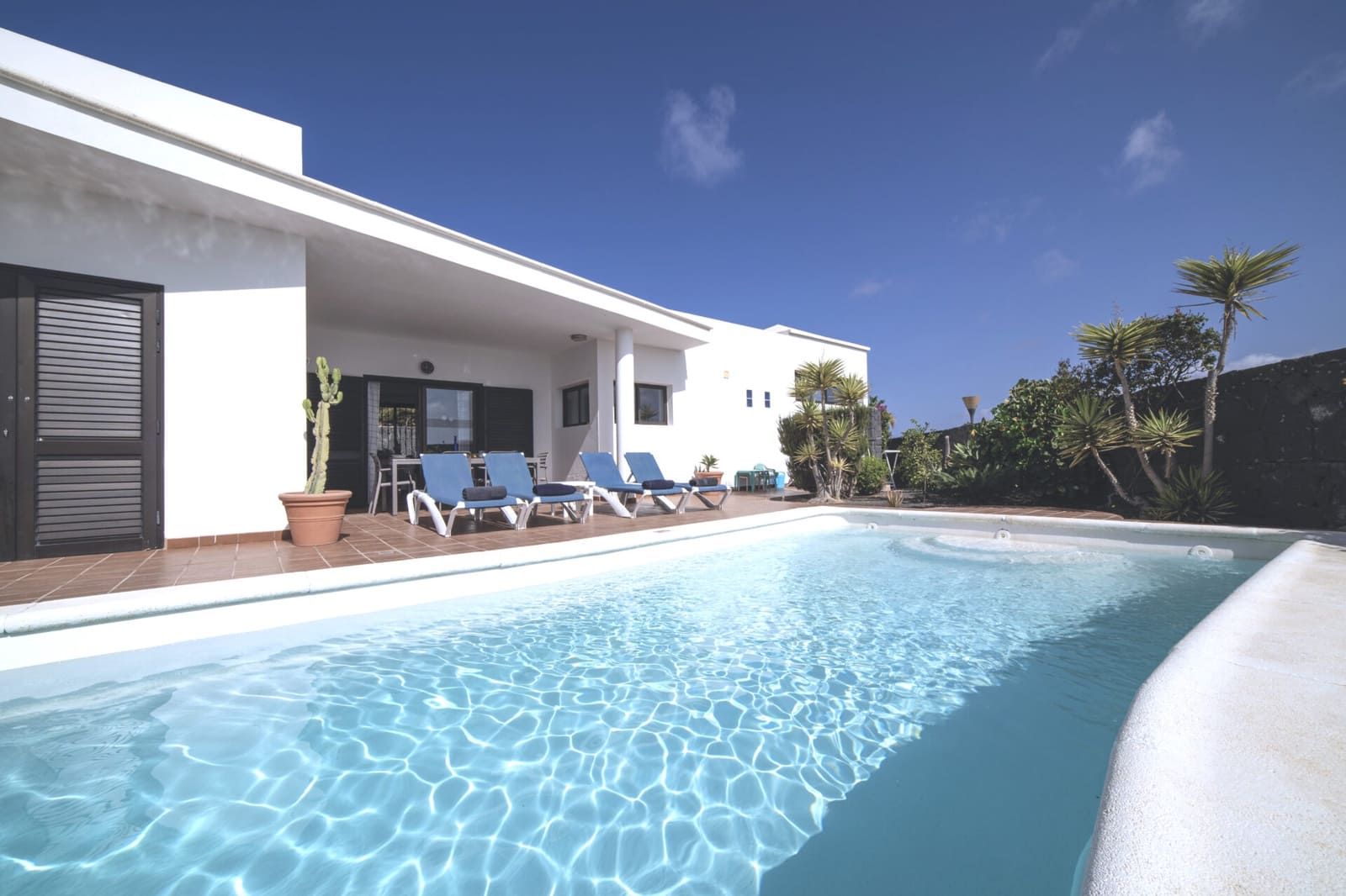 3 slaapkamer Villa te koop in Playa Blanca met zwembad garage - € 525.000 (Ref: 9201763)