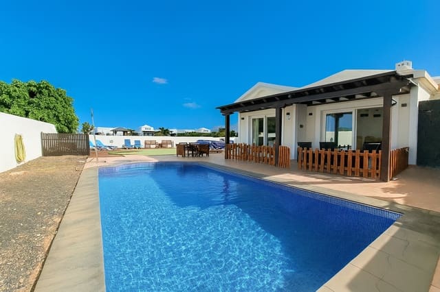 4 bedroom Villa for sale in Playa Blanca, Yaiza with pool garage - € 520,000 (Ref: 9298847)
