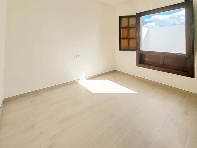 2 bedroom Villa for sale in Playa Blanca, Yaiza with pool garage - € 335,000 (Ref: 9428125)