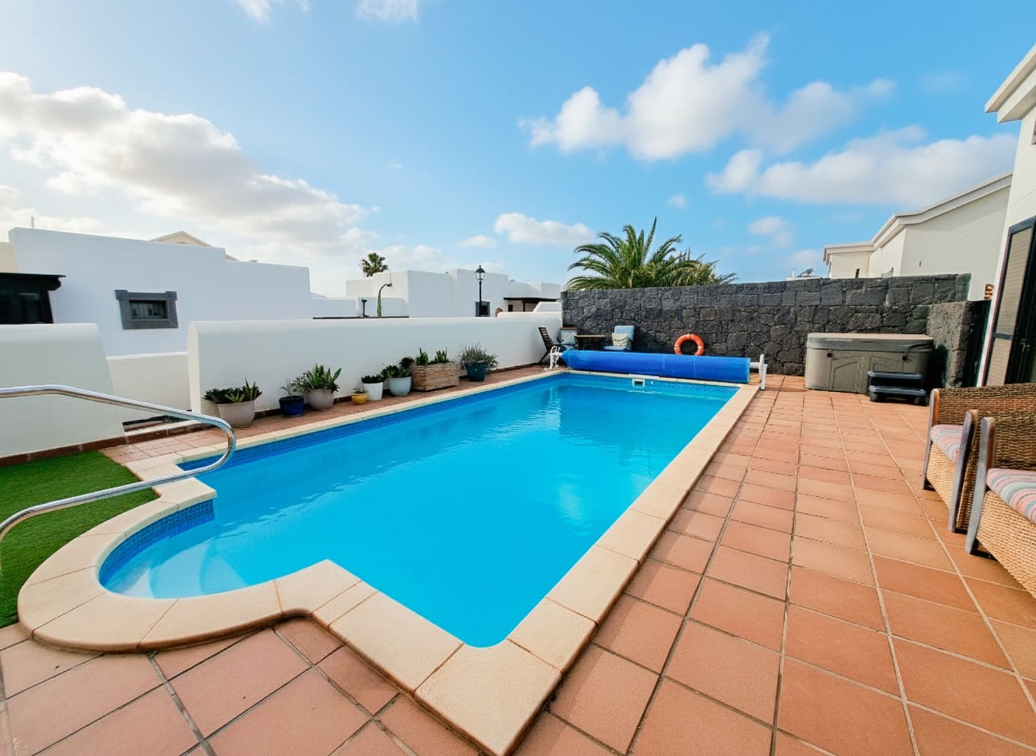 2 slaapkamer Villa te koop in Playa Blanca met zwembad garage - € 485.000 (Ref: 9428774)