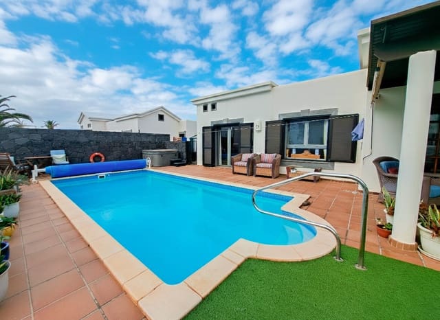 2 bedroom Villa for sale in Playa Blanca, Yaiza with pool garage - € 485,000 (Ref: 9428774)