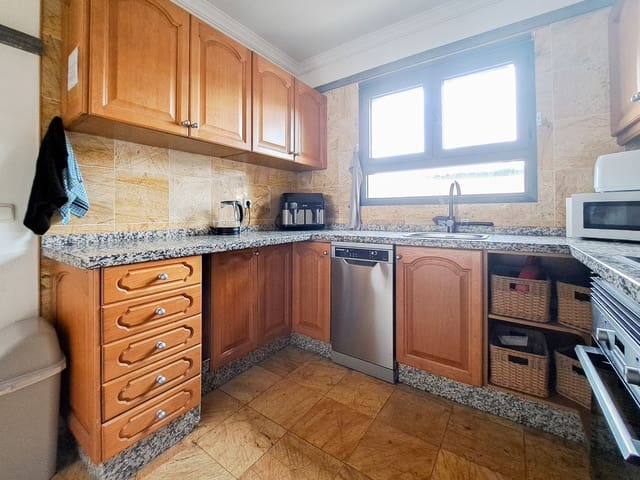 2 bedroom Villa for sale in Playa Blanca, Yaiza with pool garage - € 485,000 (Ref: 9428774)