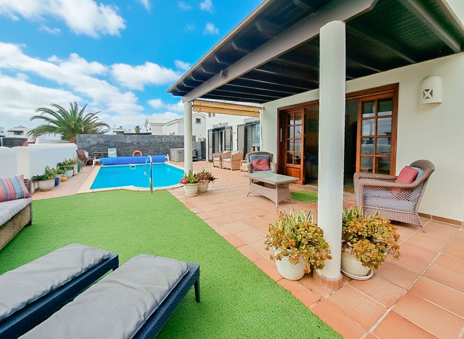 2 slaapkamer Villa te koop in Playa Blanca met zwembad garage - € 485.000 (Ref: 9428774)