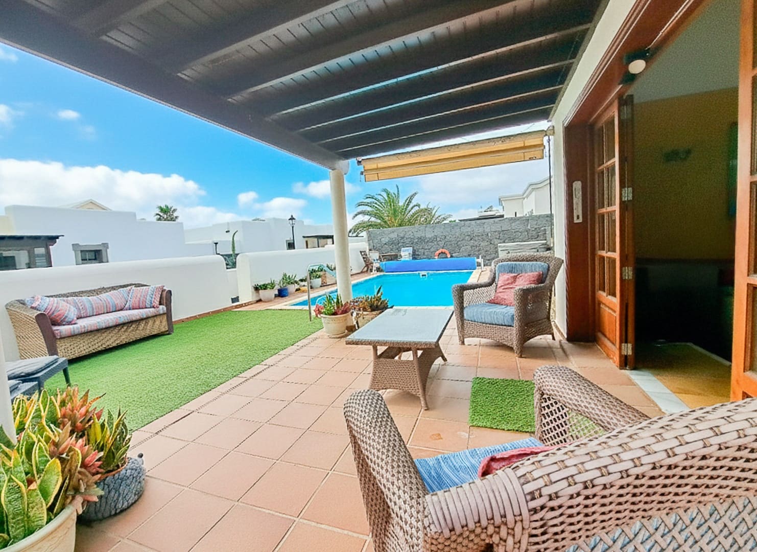 2 slaapkamer Villa te koop in Playa Blanca met zwembad garage - € 485.000 (Ref: 9428774)