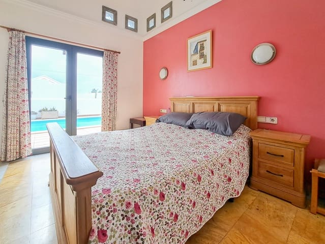 2 bedroom Villa for sale in Playa Blanca, Yaiza with pool garage - € 485,000 (Ref: 9428774)