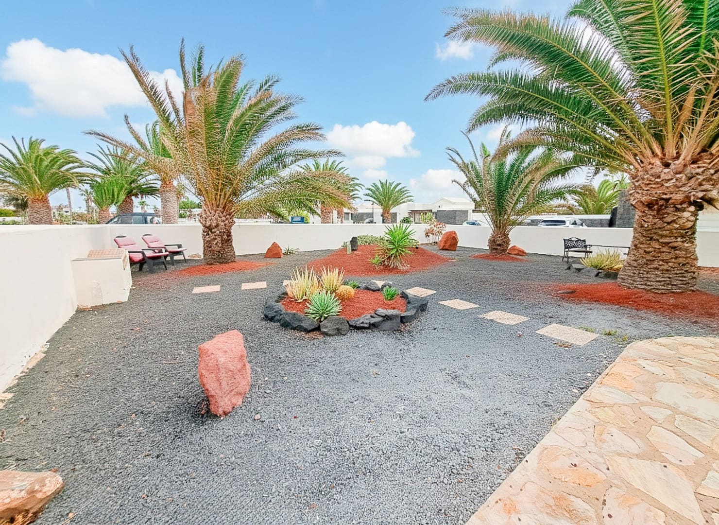 2 slaapkamer Villa te koop in Playa Blanca met zwembad garage - € 485.000 (Ref: 9428774)