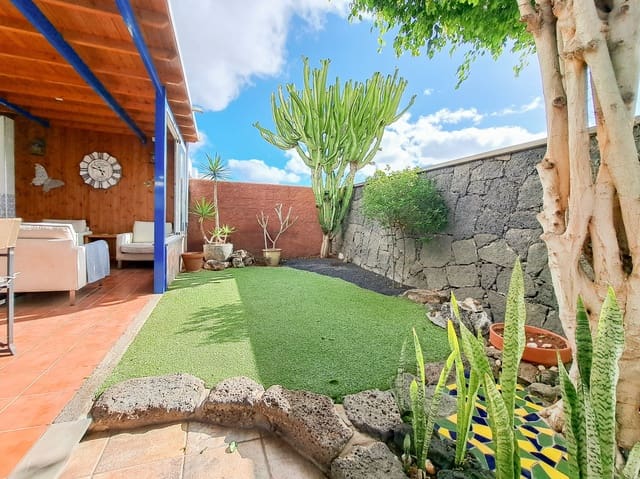 3 slaapkamer Villa te koop in Playa Blanca, Yaiza met garage - € 440.000 (Ref: 9473449)