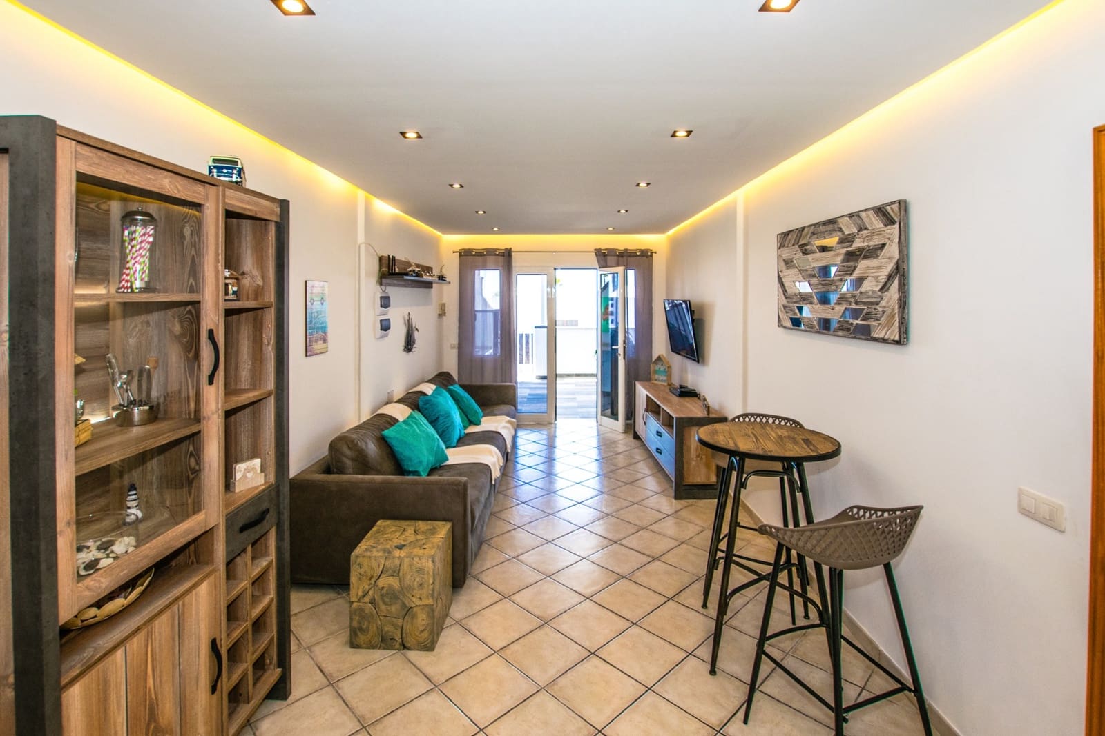 6 bedroom Villa for sale in Playa Blanca with pool garage - € 725,000 (Ref: 9532581)