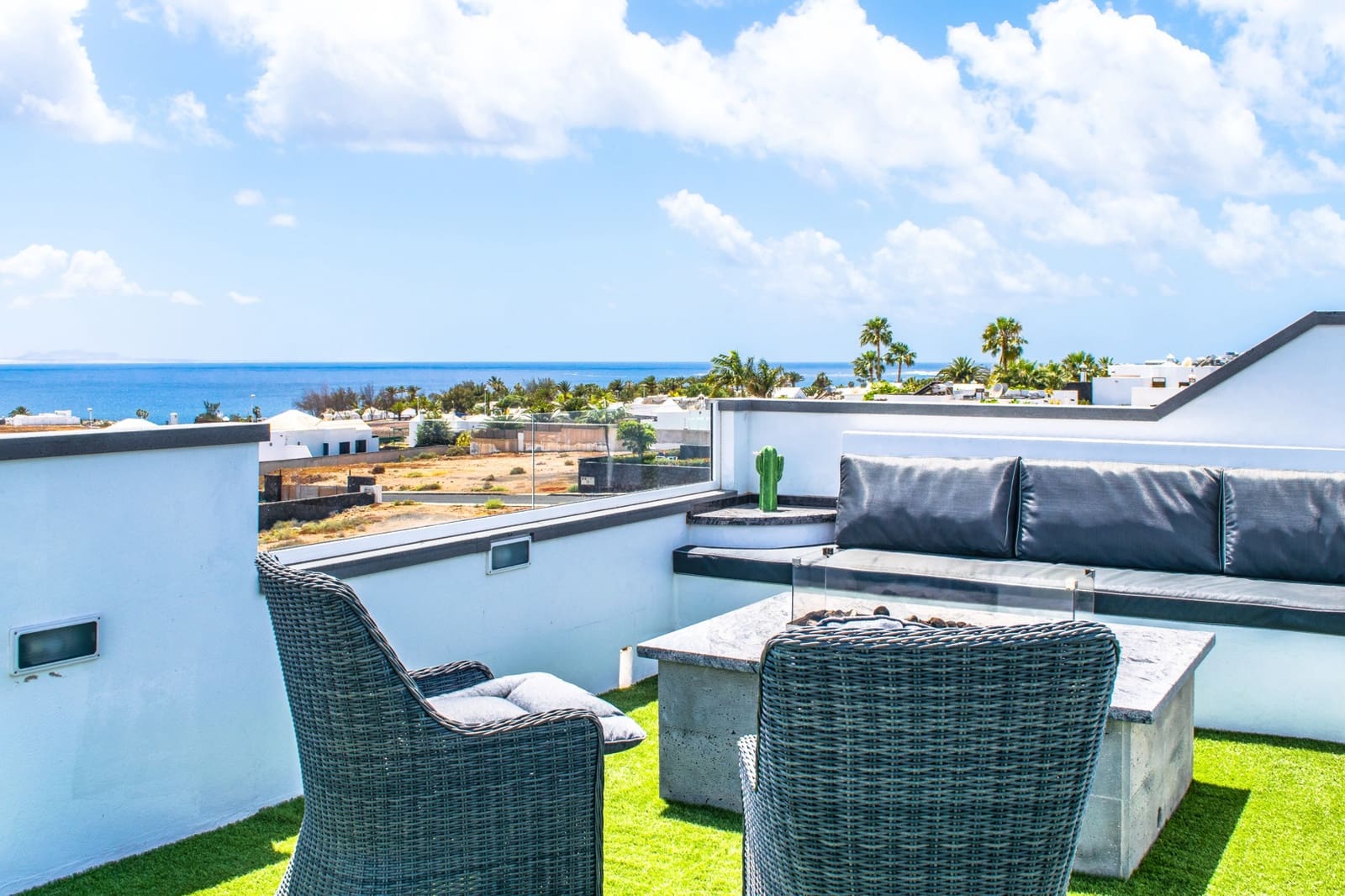 6 bedroom Villa for sale in Playa Blanca with pool garage - € 725,000 (Ref: 9532581)