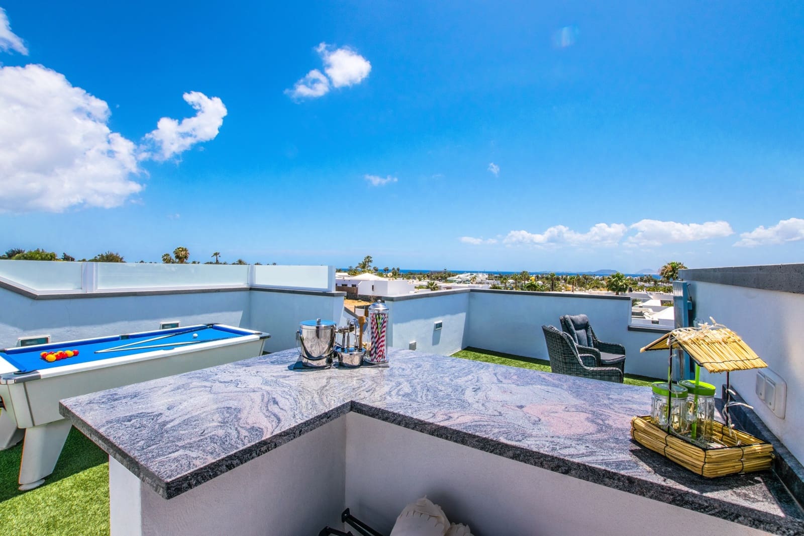 6 bedroom Villa for sale in Playa Blanca with pool garage - € 725,000 (Ref: 9532581)